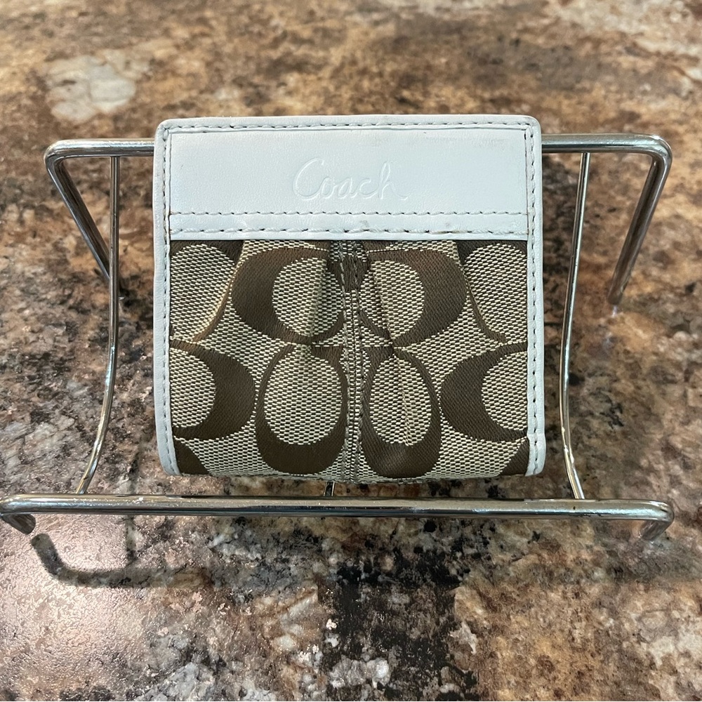 Coach ID Wallet - Picture 2 of 8